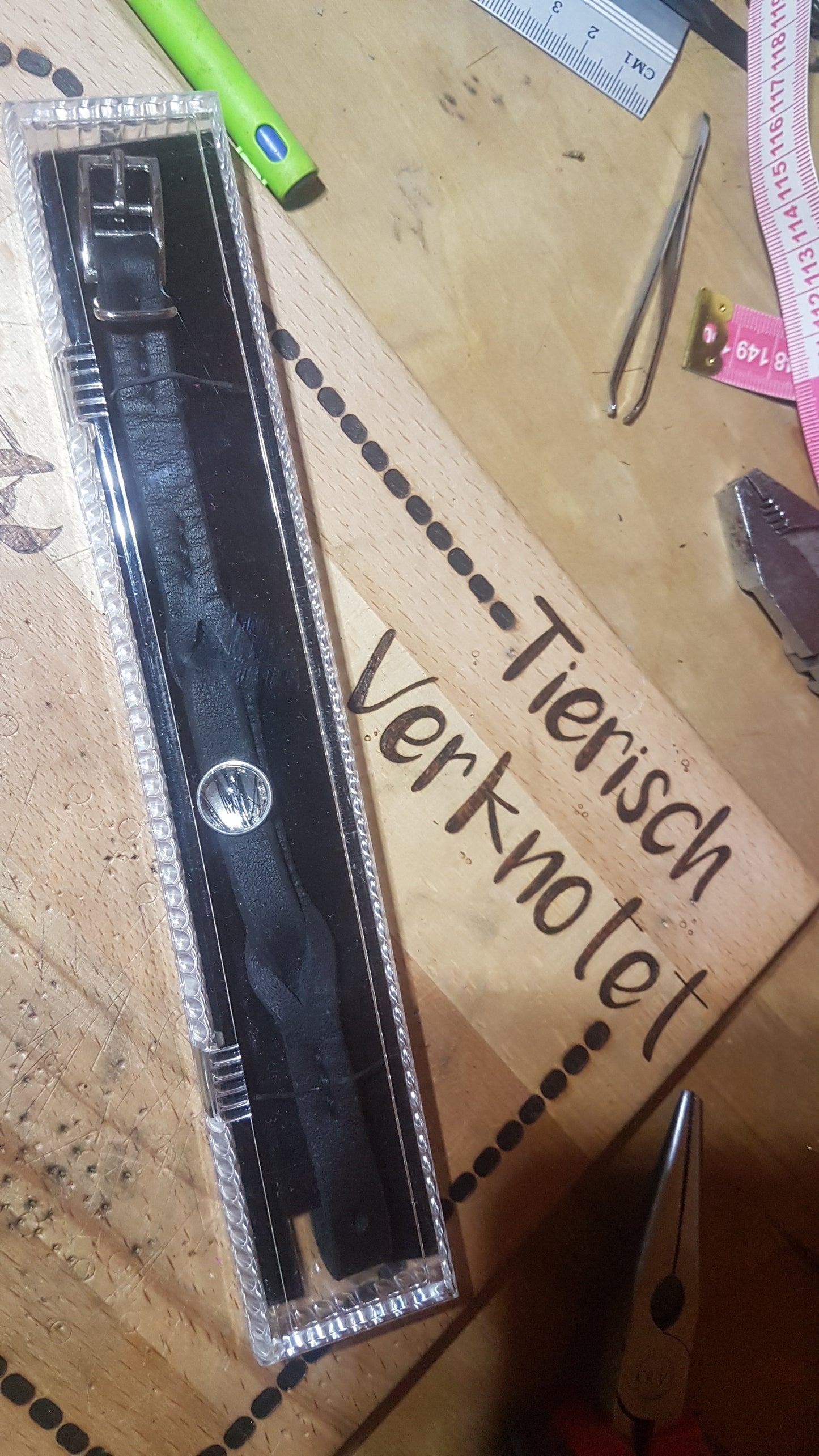 Arnbänder aus Fettleder